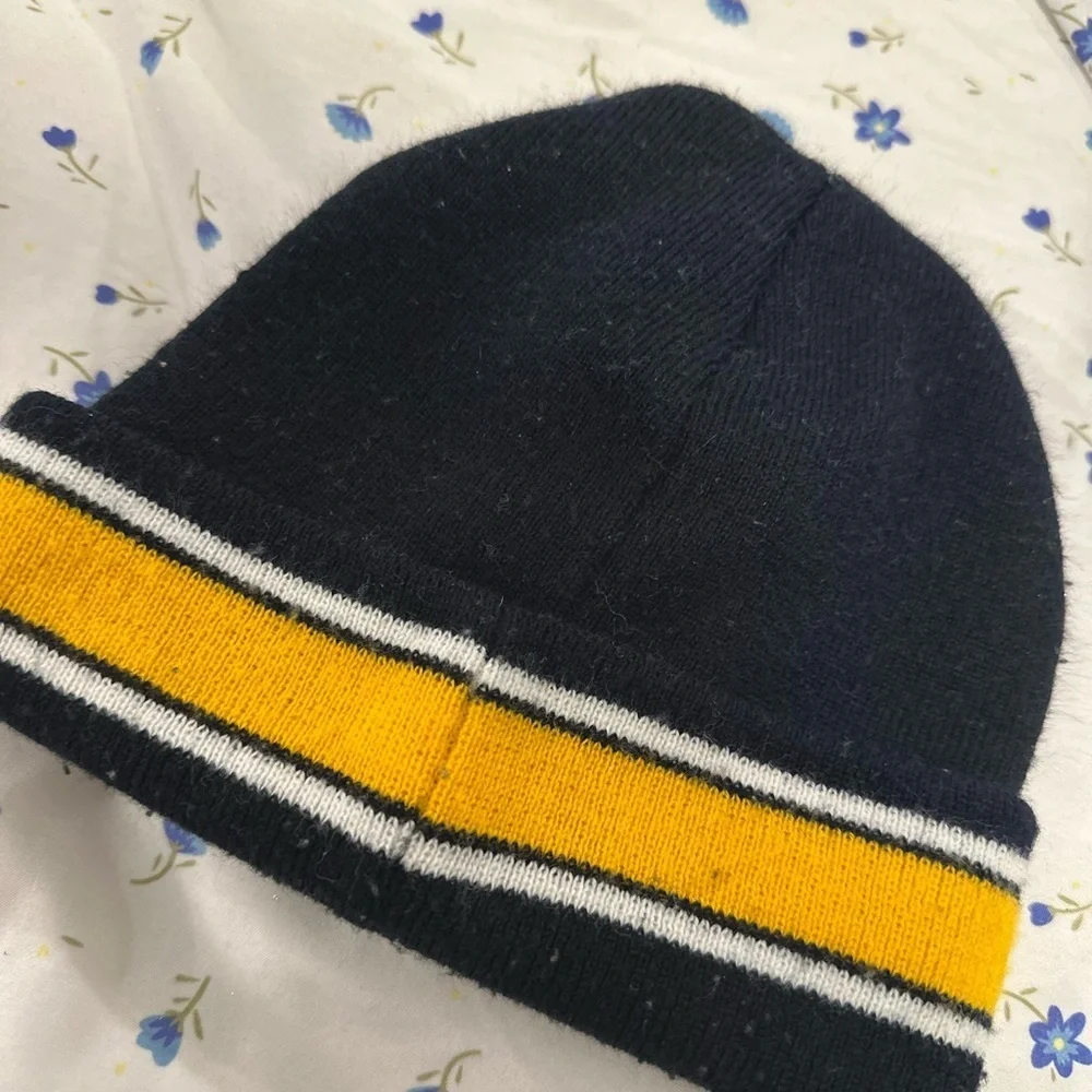 NFL Youth Sz: OS Pittsburgh Steelers Embroidered Logo Black & Yellow Beanie Hat.